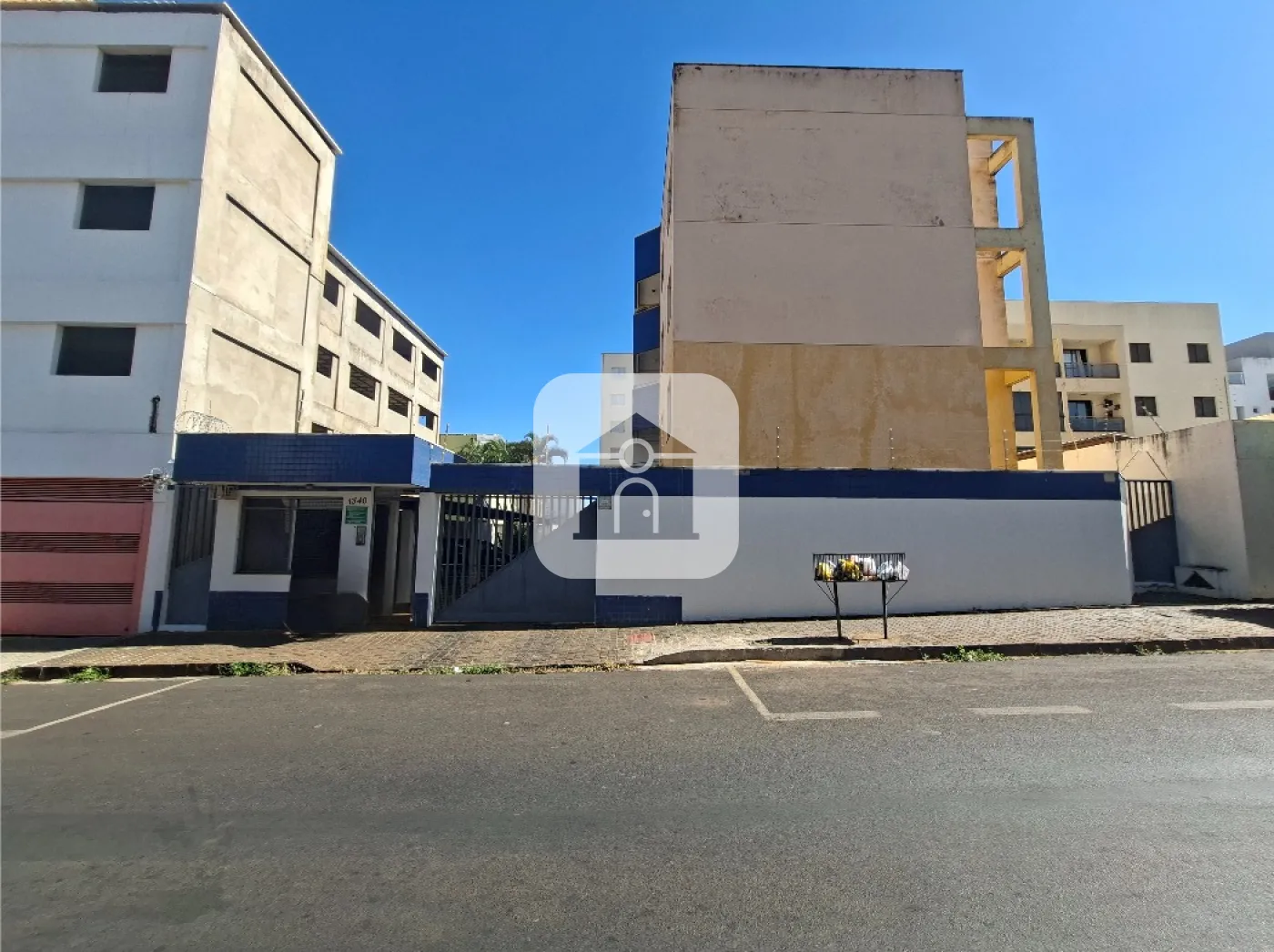 Alugar Apartamento / Padrão em Uberlândia R$ 2.200,00 - Foto 1