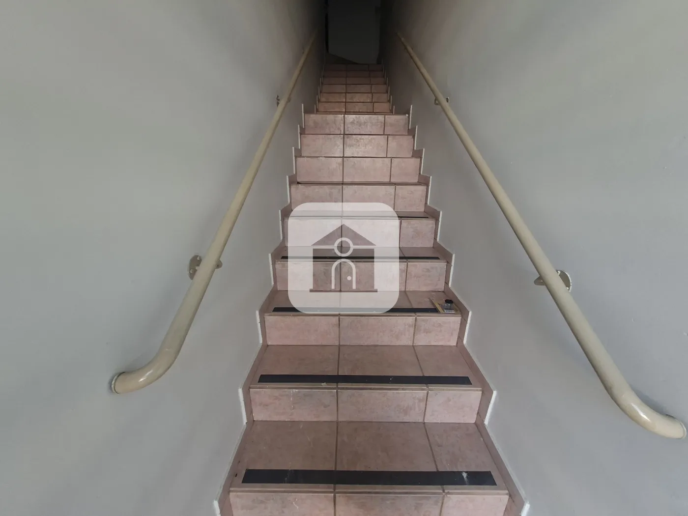 Alugar Apartamento / Padrão em Uberlândia R$ 2.000,00 - Foto 1