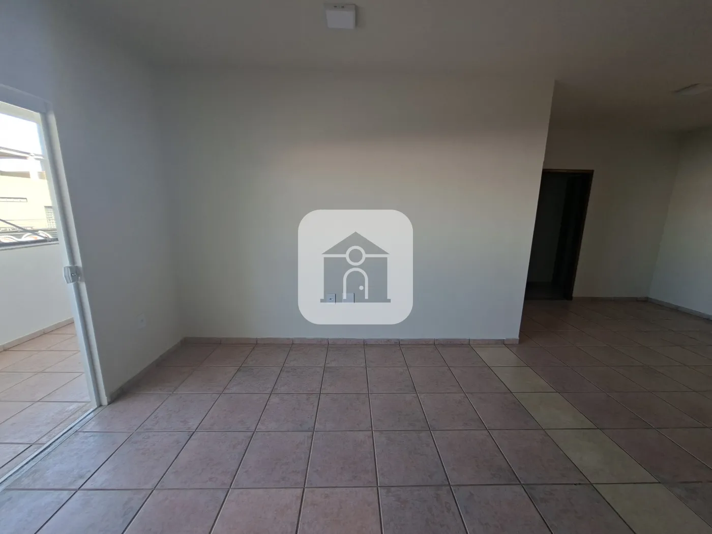 Alugar Apartamento / Padrão em Uberlândia R$ 2.000,00 - Foto 3