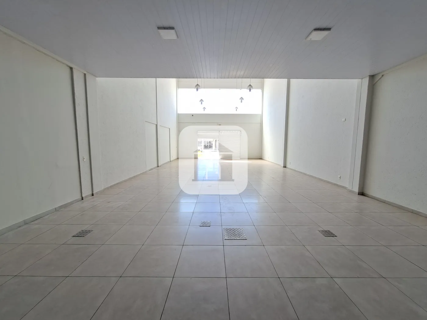 Alugar Comercial / Loja em Uberlândia R$ 10.000,00 - Foto 15