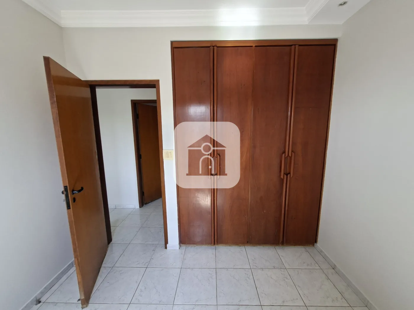 Alugar Apartamento / Padrão em Uberlândia R$ 1.800,00 - Foto 2
