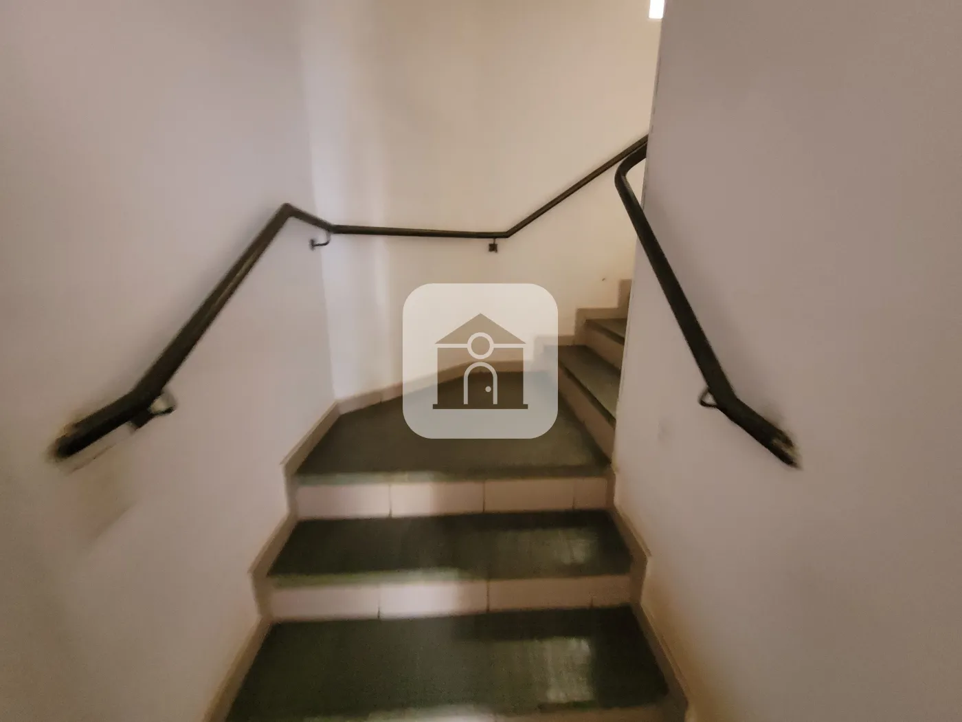 Alugar Apartamento / Padrão em Uberlândia R$ 1.100,00 - Foto 3