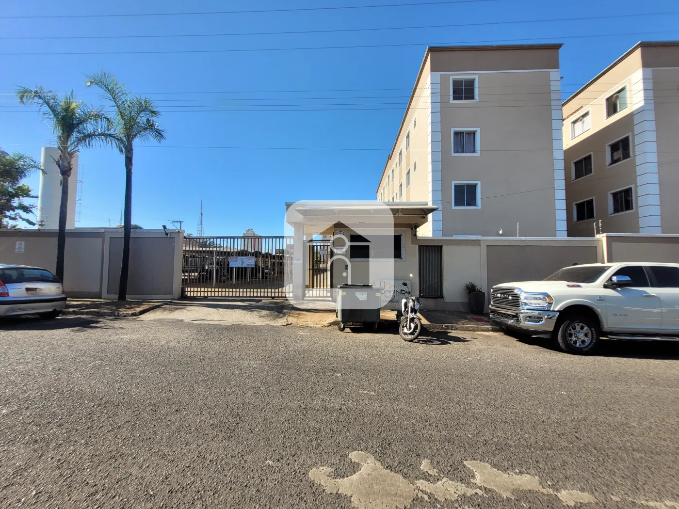 Alugar Apartamento / Padrão em Uberlândia R$ 1.100,00 - Foto 1