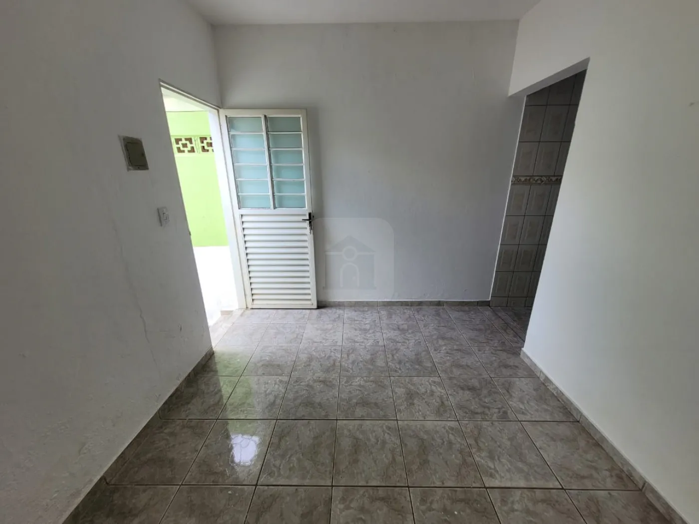 Alugar Casa / Padrão em Uberlândia R$ 990,00 - Foto 3
