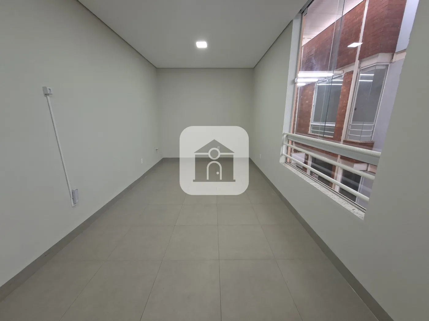 Alugar Comercial / Loja em Uberlândia R$ 3.500,00 - Foto 10