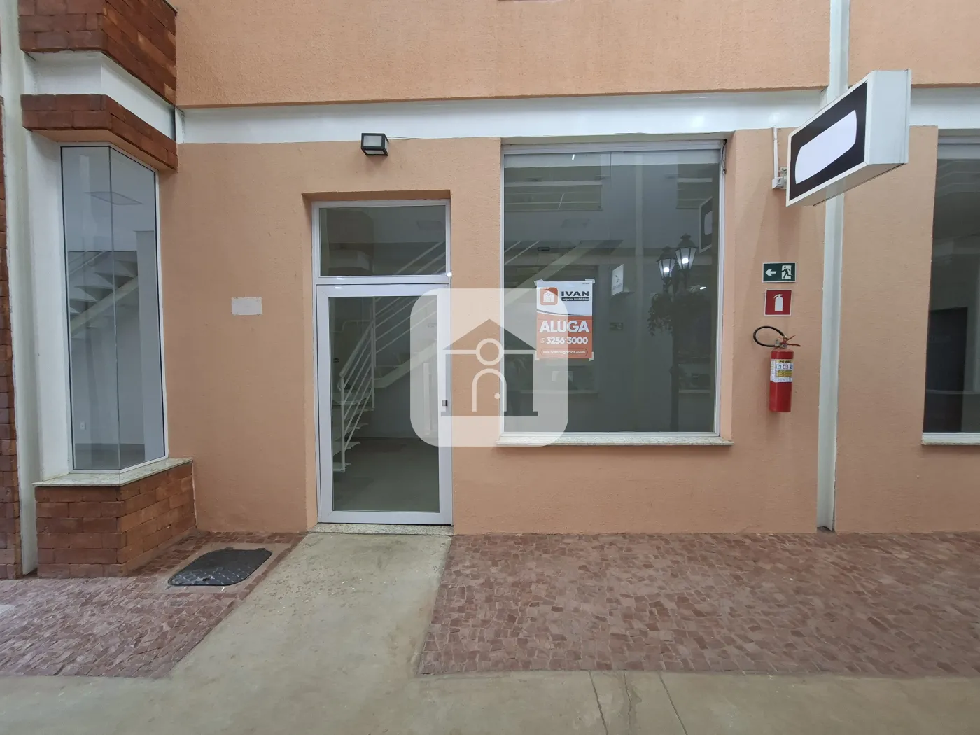 Alugar Comercial / Loja em Uberlândia R$ 3.500,00 - Foto 12