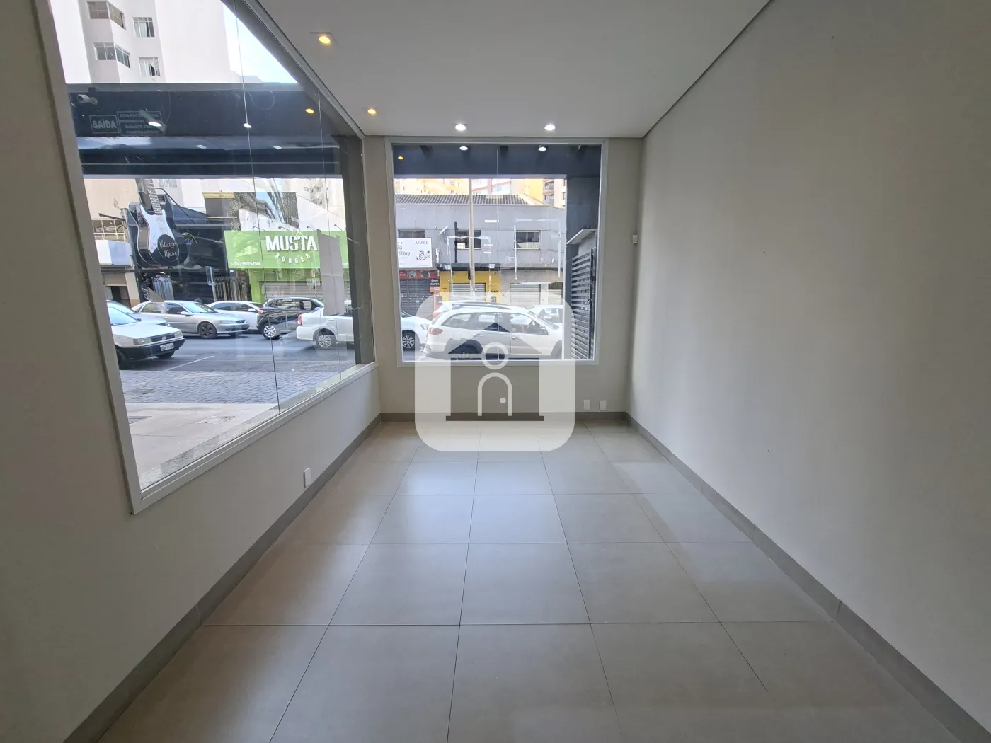 Alugar Comercial / Loja em Uberlândia R$ 5.100,00 - Foto 2