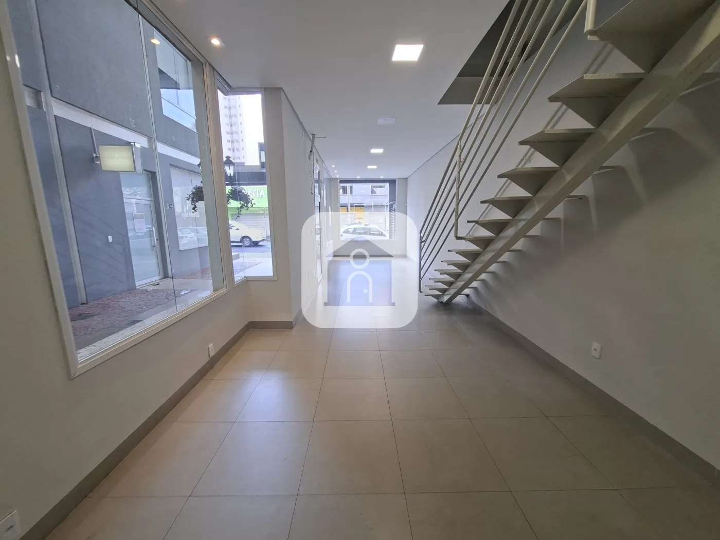 Alugar Comercial / Loja em Uberlândia R$ 5.100,00 - Foto 6