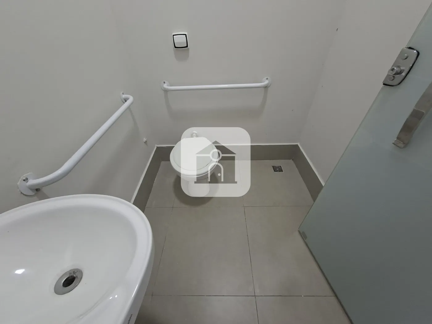 Alugar Comercial / Loja em Uberlândia R$ 5.100,00 - Foto 8