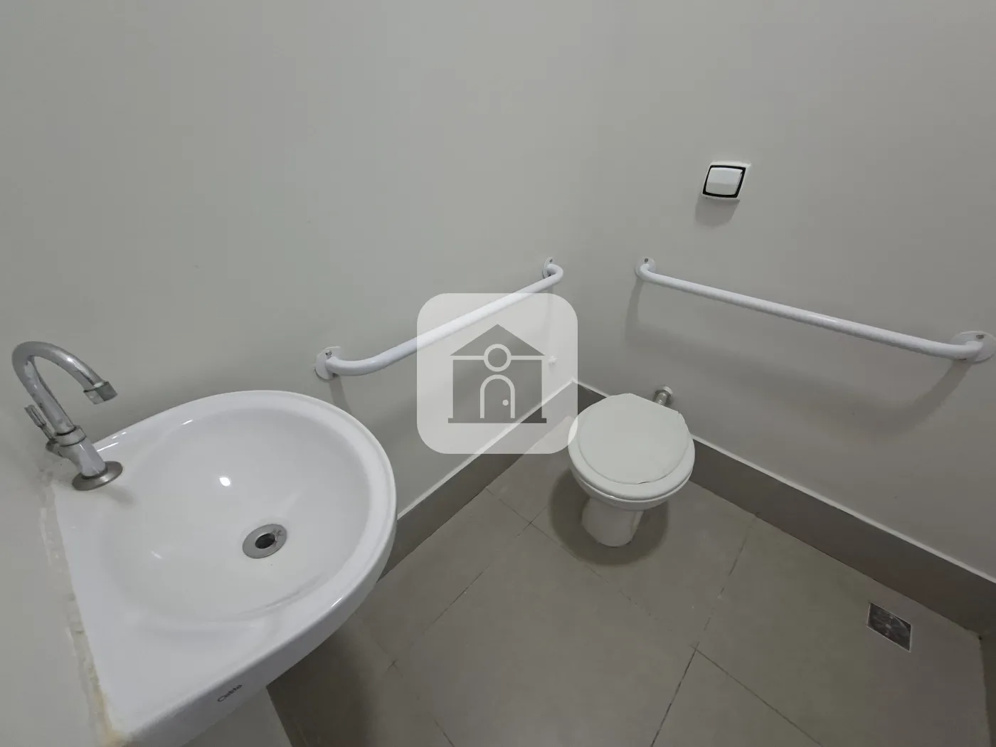 Alugar Comercial / Loja em Uberlândia R$ 5.100,00 - Foto 9