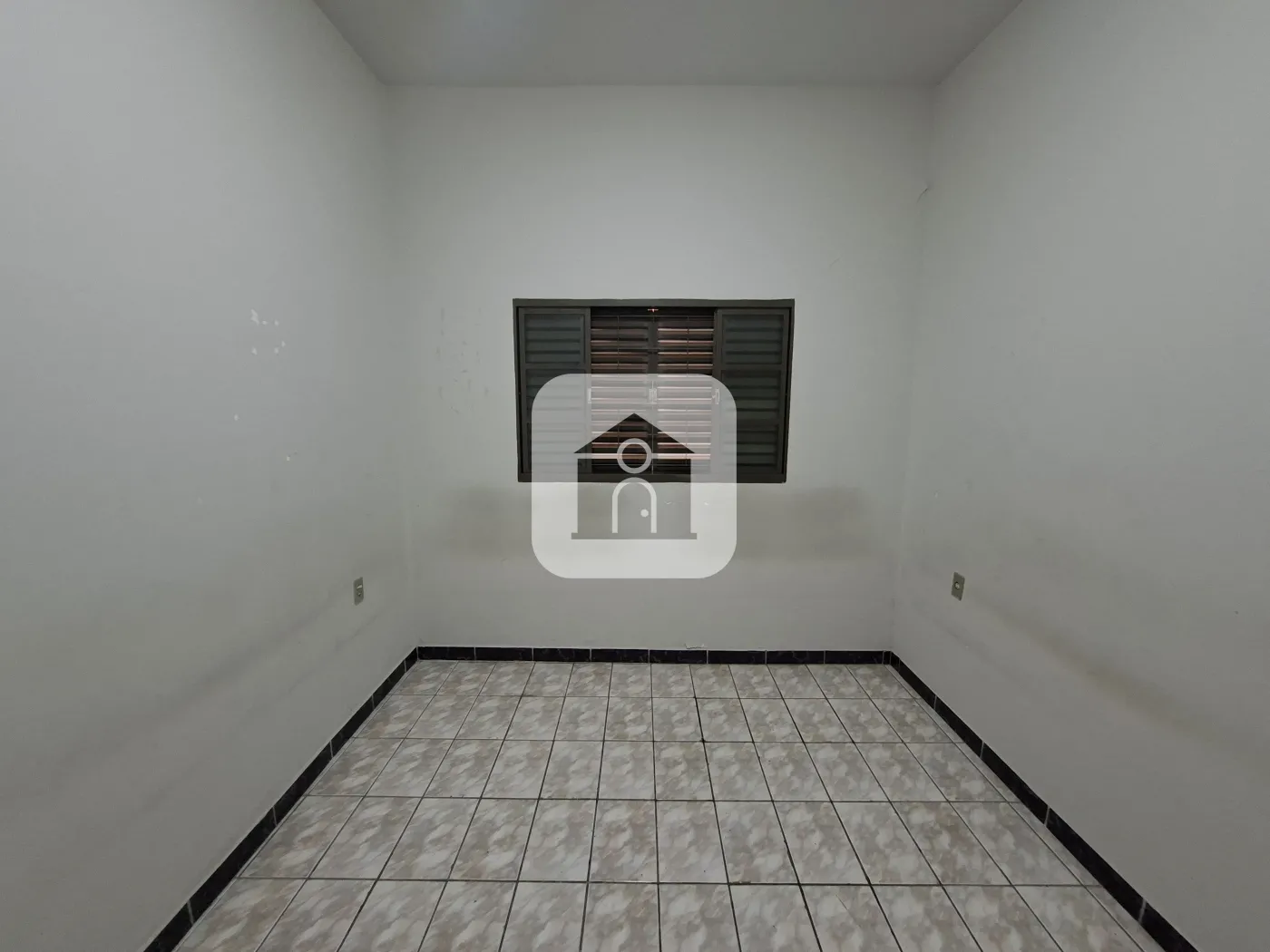 Alugar Casa / Colônia em Uberlândia R$ 1.100,00 - Foto 1