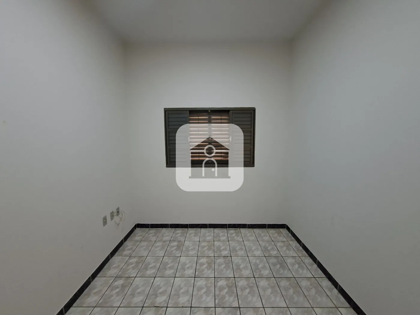Alugar Casa / Colônia em Uberlândia R$ 1.100,00 - Foto 3