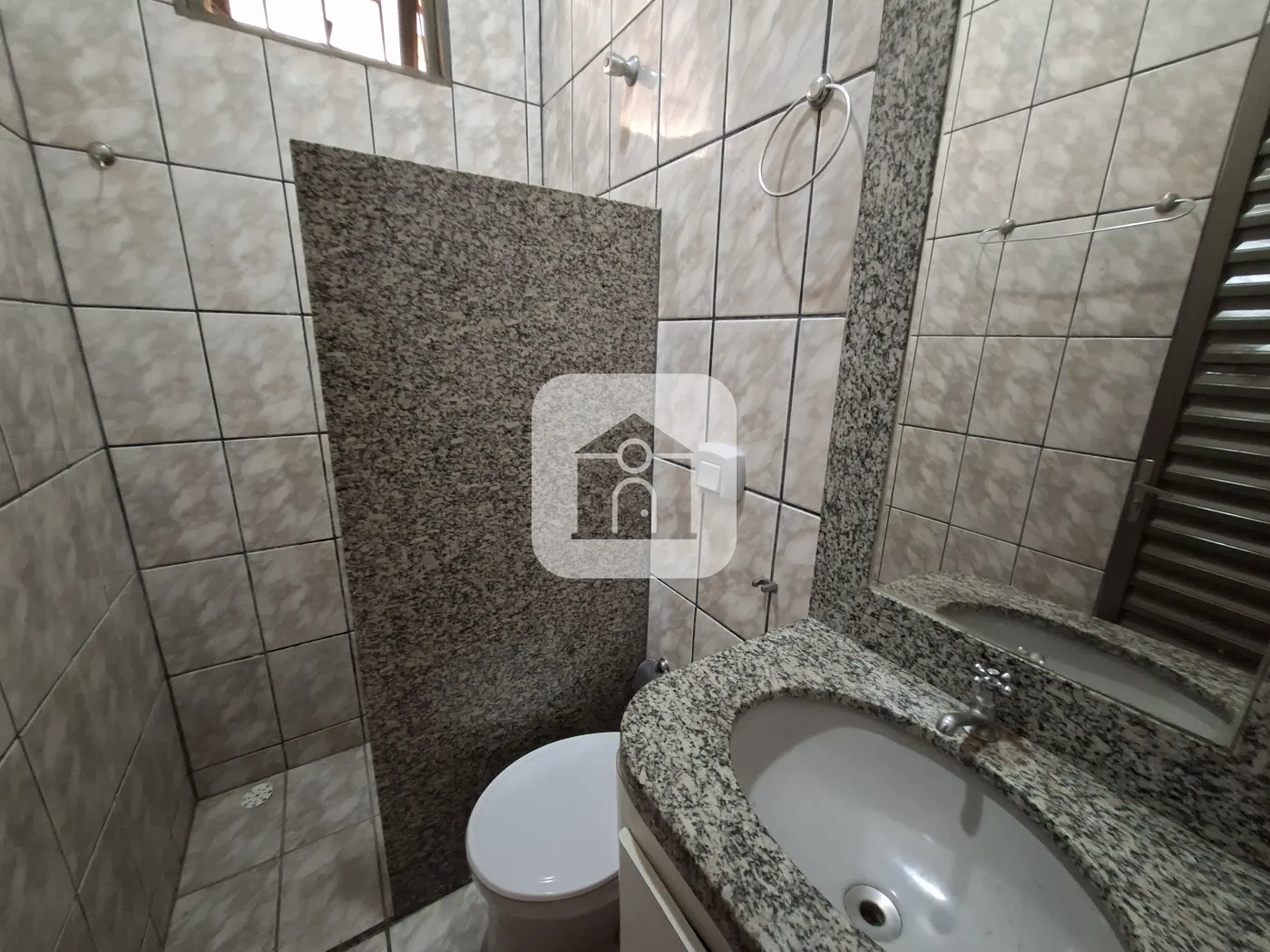 Alugar Casa / Colônia em Uberlândia R$ 1.100,00 - Foto 7