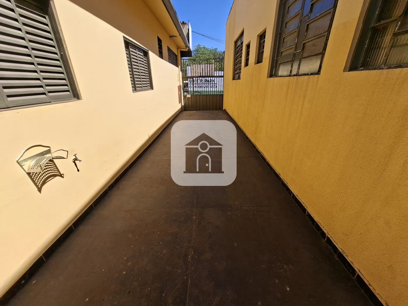 Alugar Casa / Colônia em Uberlândia R$ 1.100,00 - Foto 10
