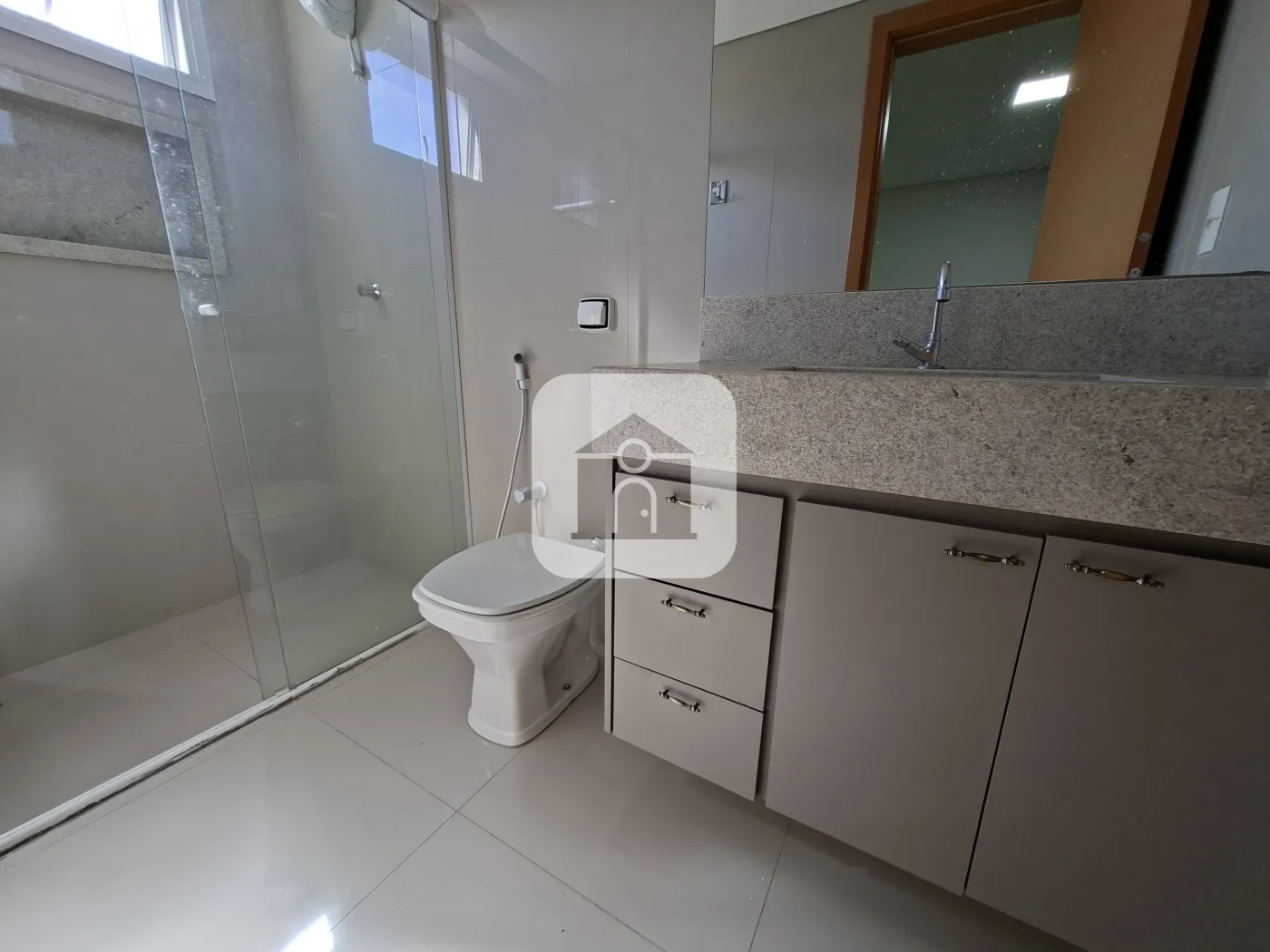 Alugar Apartamento / Padrão em Uberlândia R$ 5.000,00 - Foto 18
