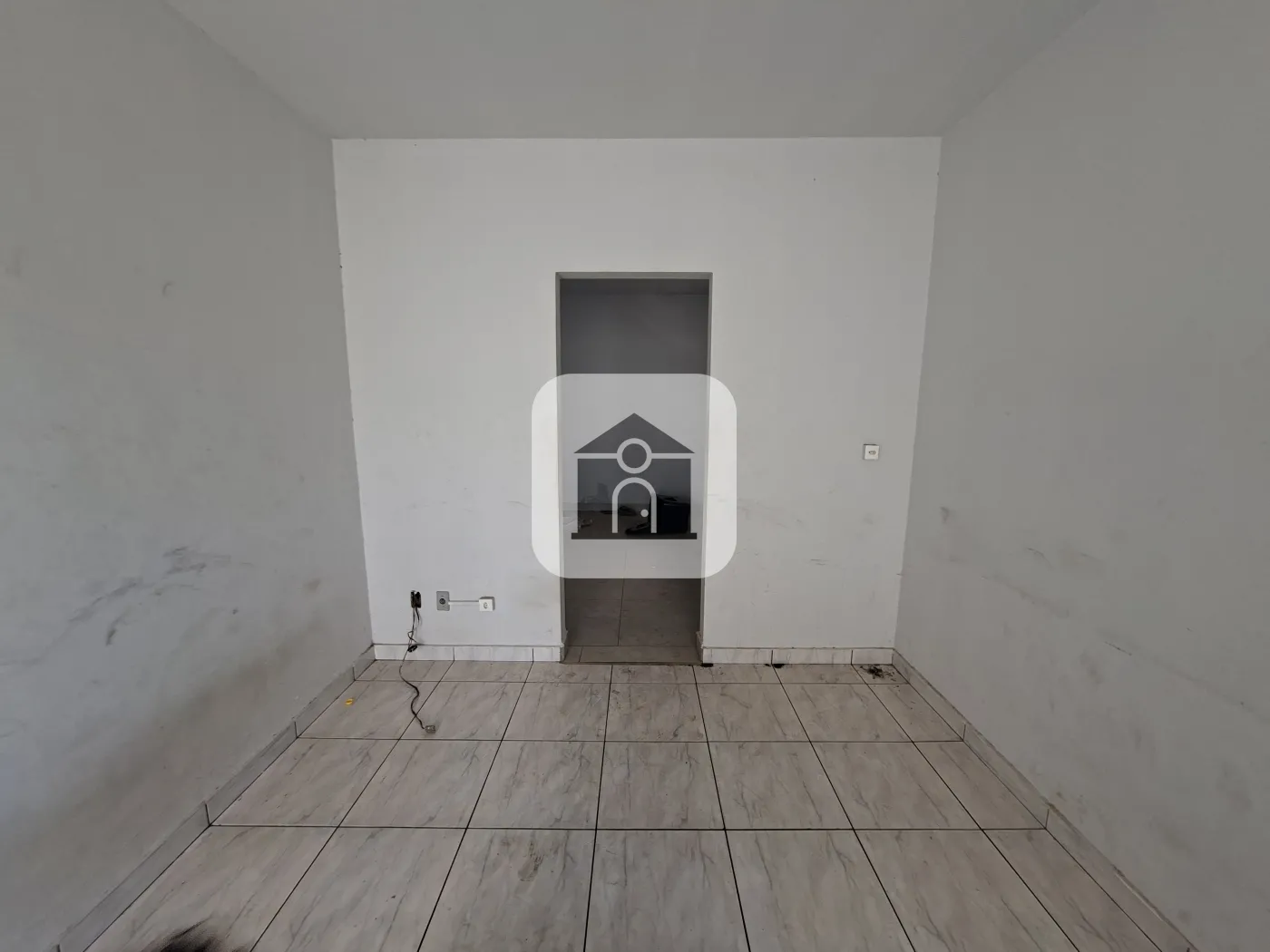 Alugar Casa / Padrão em Uberlândia R$ 1.100,00 - Foto 1