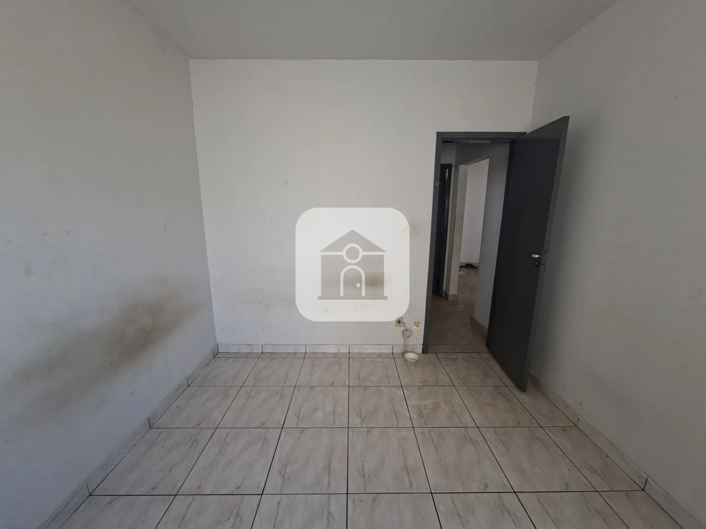 Alugar Casa / Padrão em Uberlândia R$ 1.100,00 - Foto 5