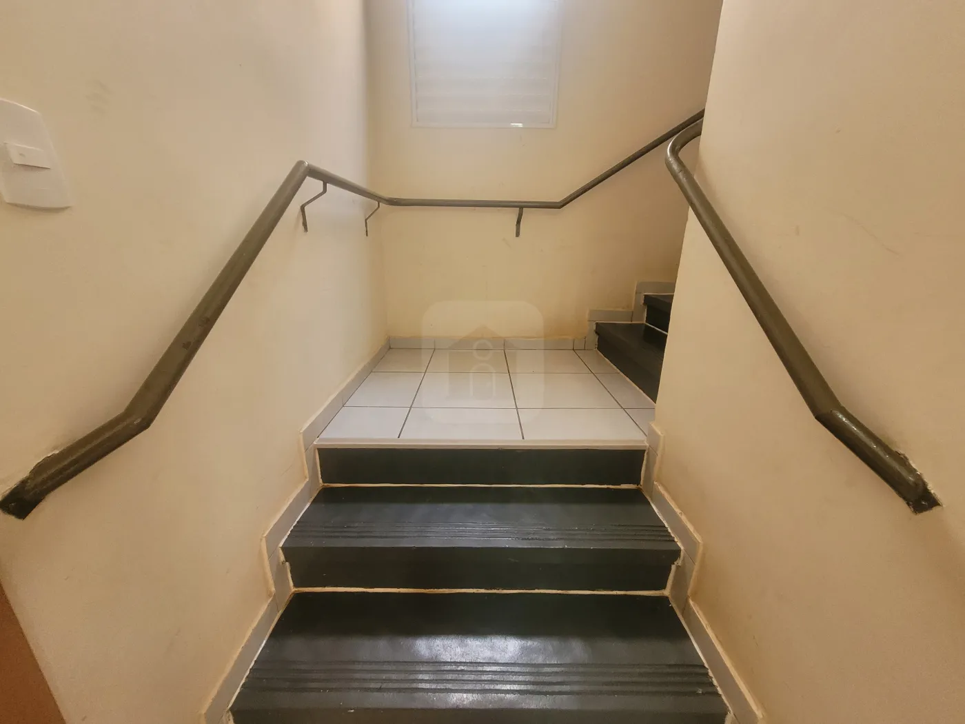 Alugar Apartamento / Padrão em Uberlândia R$ 1.100,00 - Foto 3