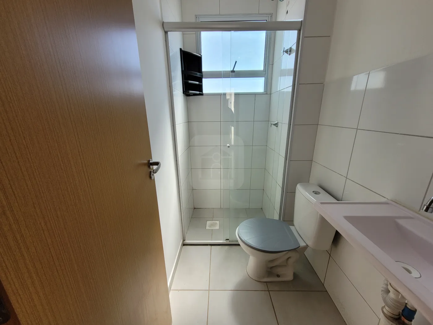 Alugar Apartamento / Padrão em Uberlândia R$ 1.100,00 - Foto 8