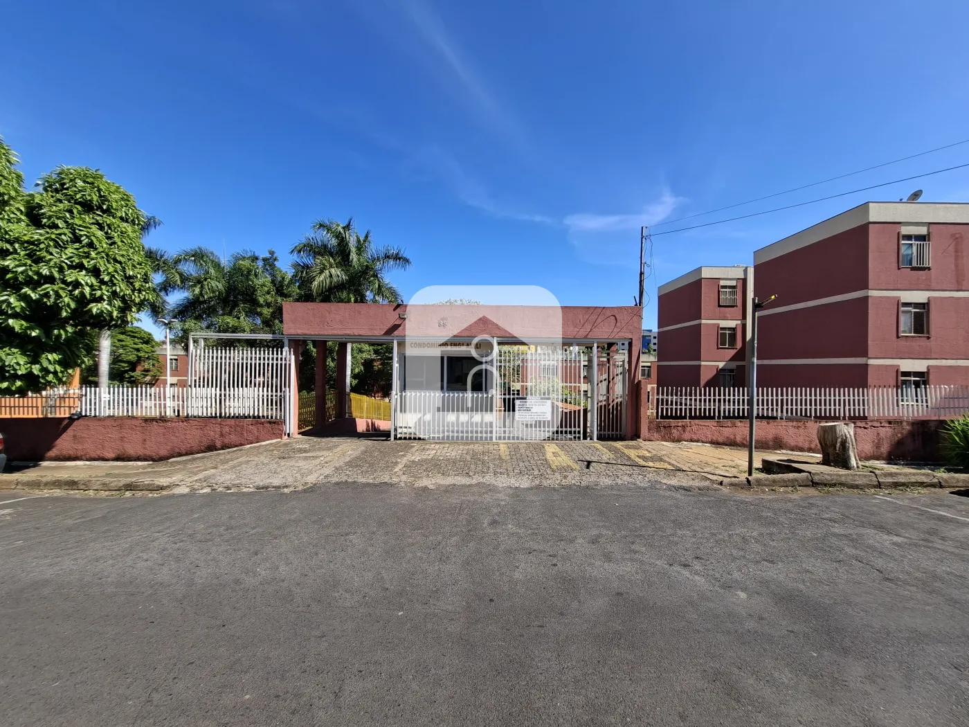 Alugar Apartamento / Padrão em Uberlândia R$ 850,00 - Foto 1