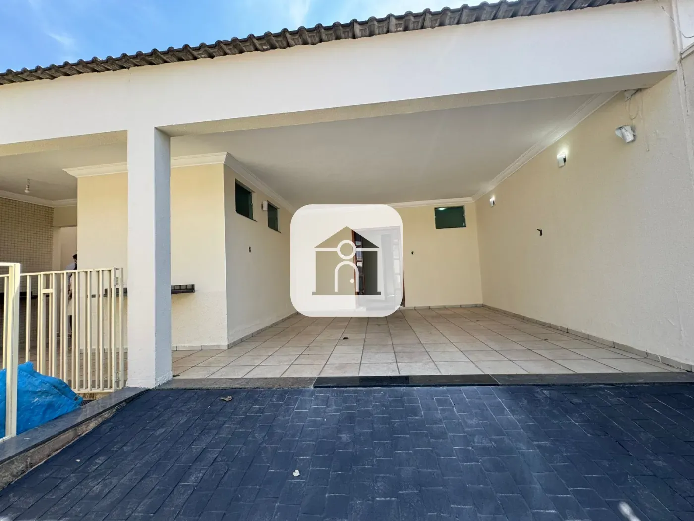Alugar Casa / Padrão em Uberlândia R$ 3.000,00 - Foto 1