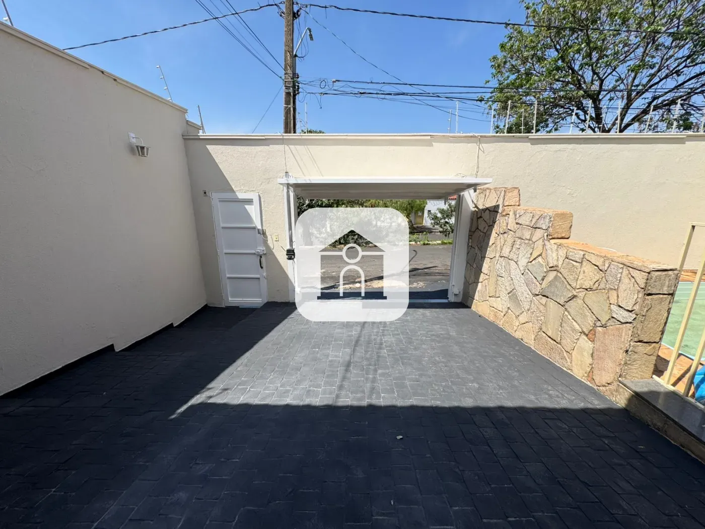 Alugar Casa / Padrão em Uberlândia R$ 3.000,00 - Foto 3