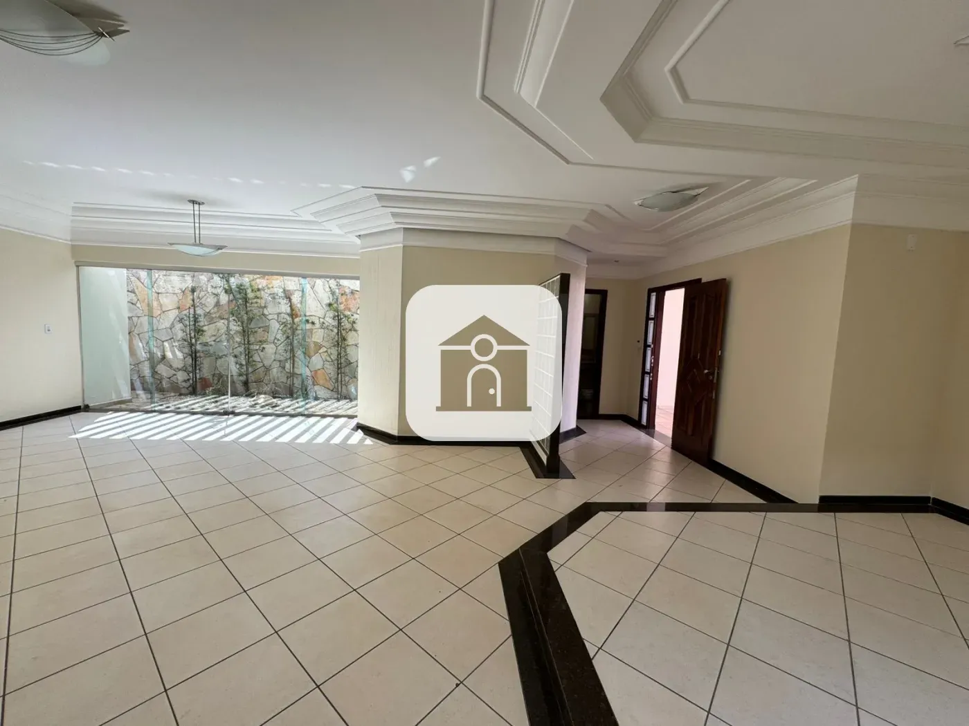 Alugar Casa / Padrão em Uberlândia R$ 3.000,00 - Foto 6