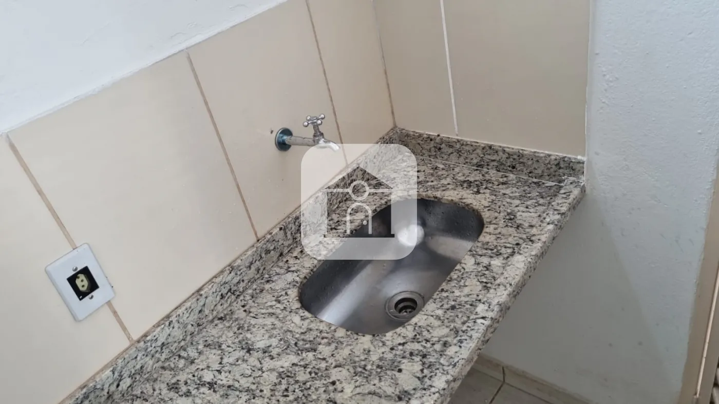 Alugar Comercial / Cômodo em Uberlândia R$ 1.550,00 - Foto 4