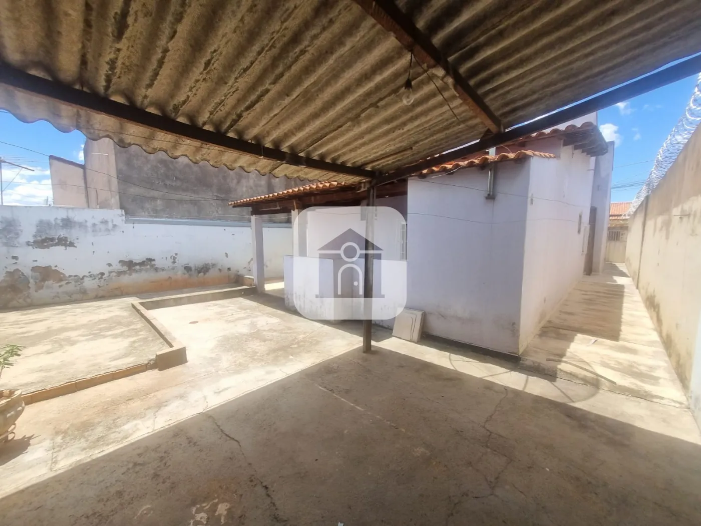 Alugar Casa / Padrão em Uberlândia R$ 1.200,00 - Foto 2