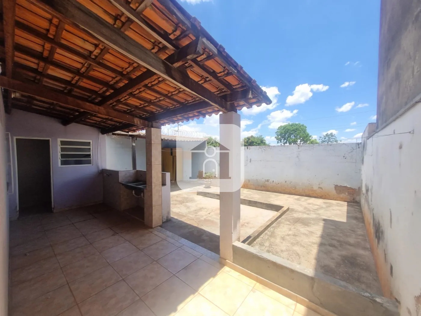 Alugar Casa / Padrão em Uberlândia R$ 1.200,00 - Foto 4