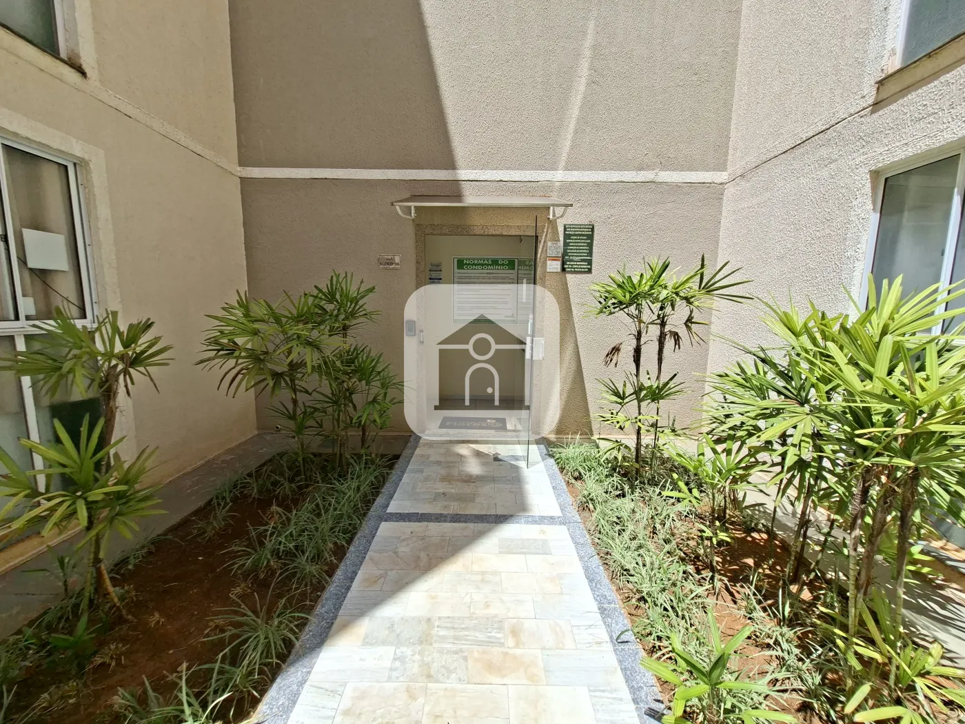 Alugar Apartamento / Padrão em Uberlândia R$ 950,00 - Foto 2