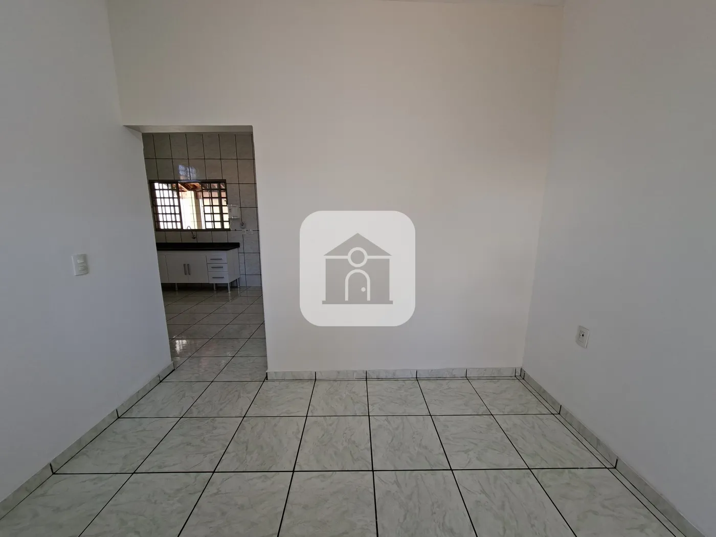 Alugar Casa / Padrão em Uberlândia R$ 2.100,00 - Foto 1