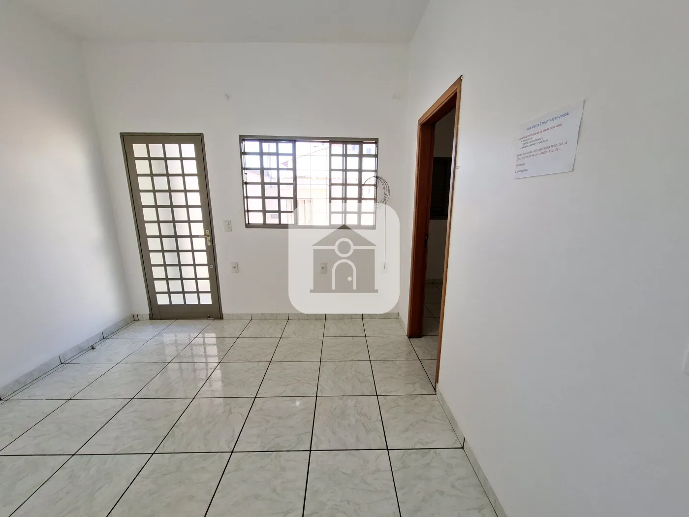 Alugar Casa / Padrão em Uberlândia R$ 2.100,00 - Foto 2