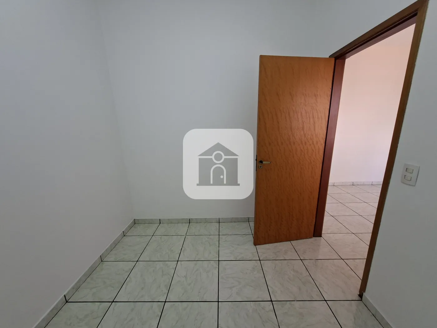 Alugar Casa / Padrão em Uberlândia R$ 2.100,00 - Foto 5