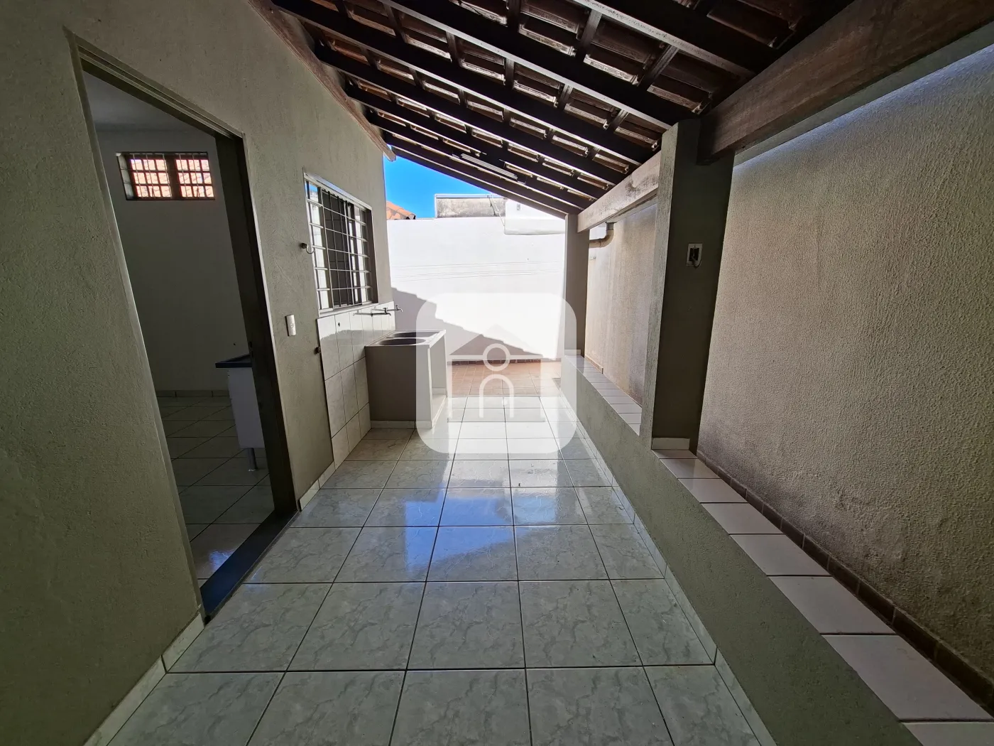 Alugar Casa / Padrão em Uberlândia R$ 2.100,00 - Foto 14