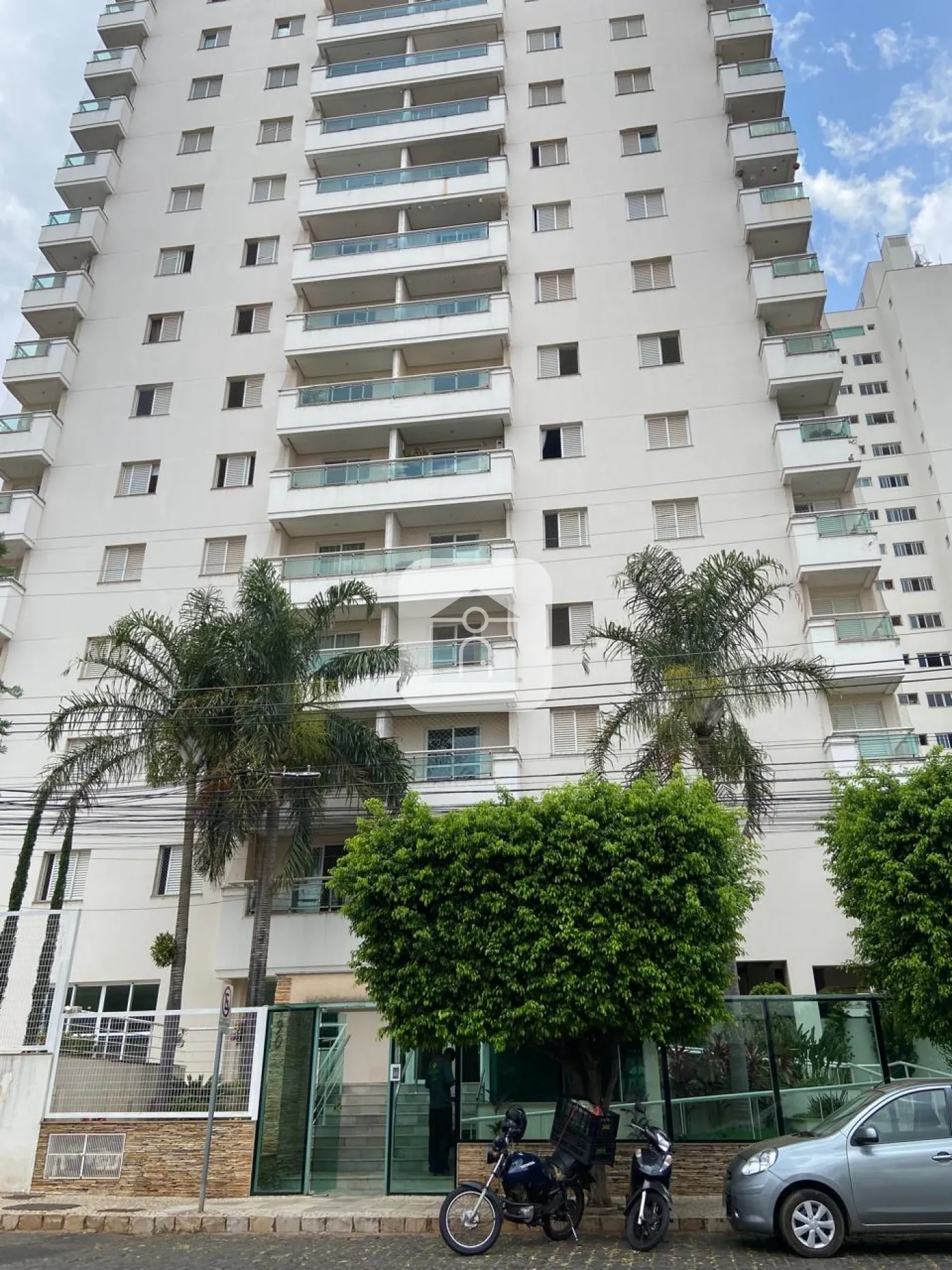 Alugar Apartamento / Padrão em Uberlândia R$ 3.900,00 - Foto 1