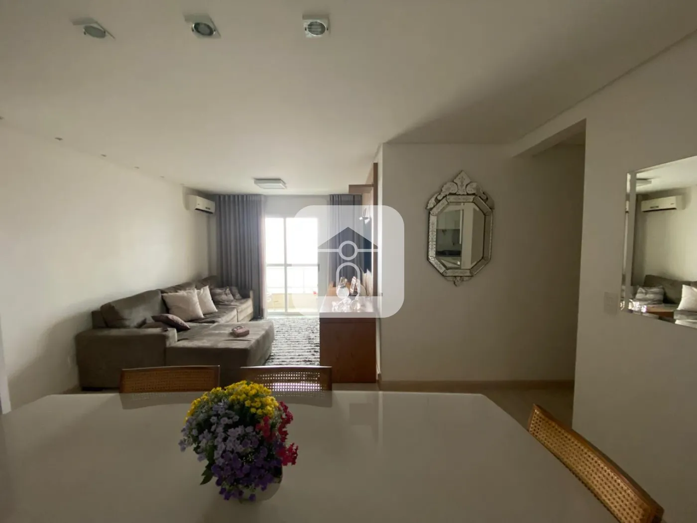 Alugar Apartamento / Padrão em Uberlândia R$ 3.900,00 - Foto 4