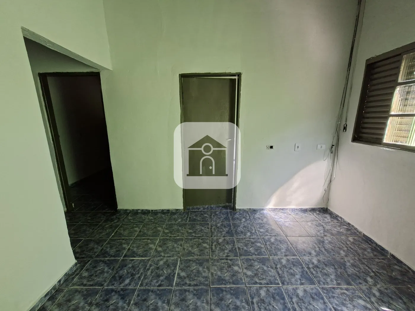 Alugar Casa / Padrão em Uberlândia R$ 1.100,00 - Foto 2