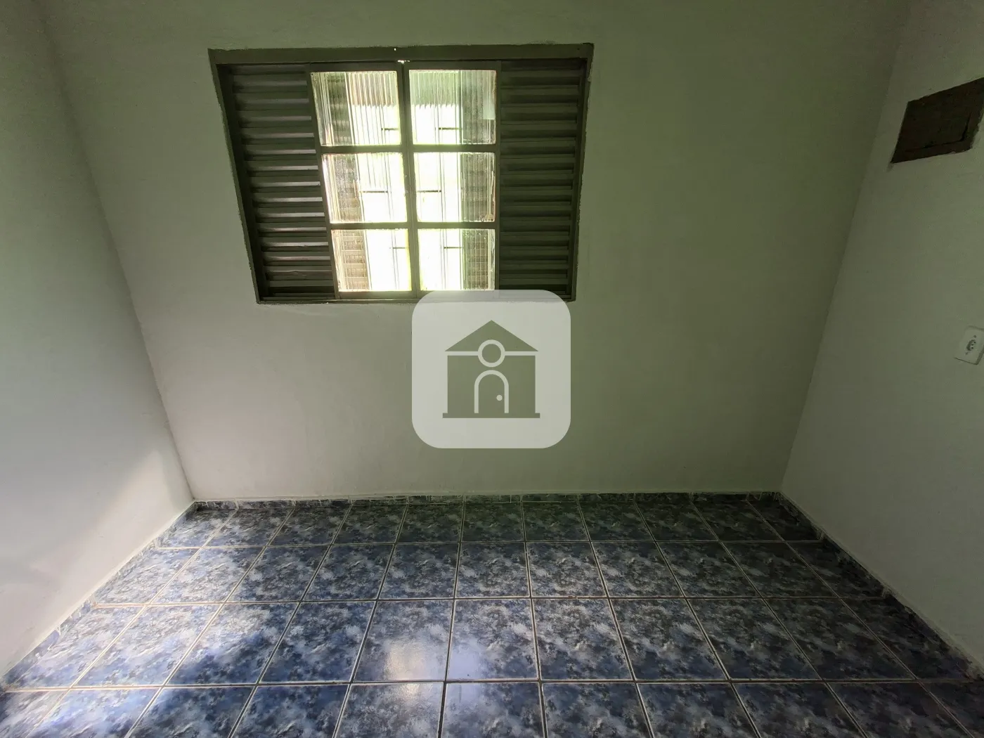 Alugar Casa / Padrão em Uberlândia R$ 1.100,00 - Foto 4