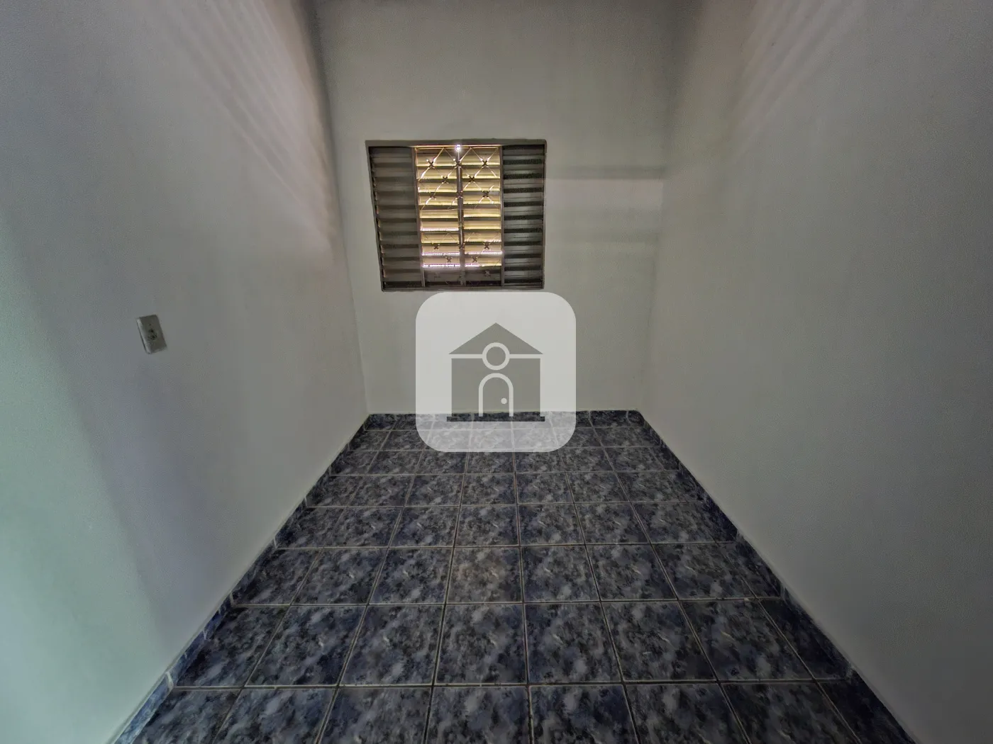 Alugar Casa / Padrão em Uberlândia R$ 1.100,00 - Foto 6