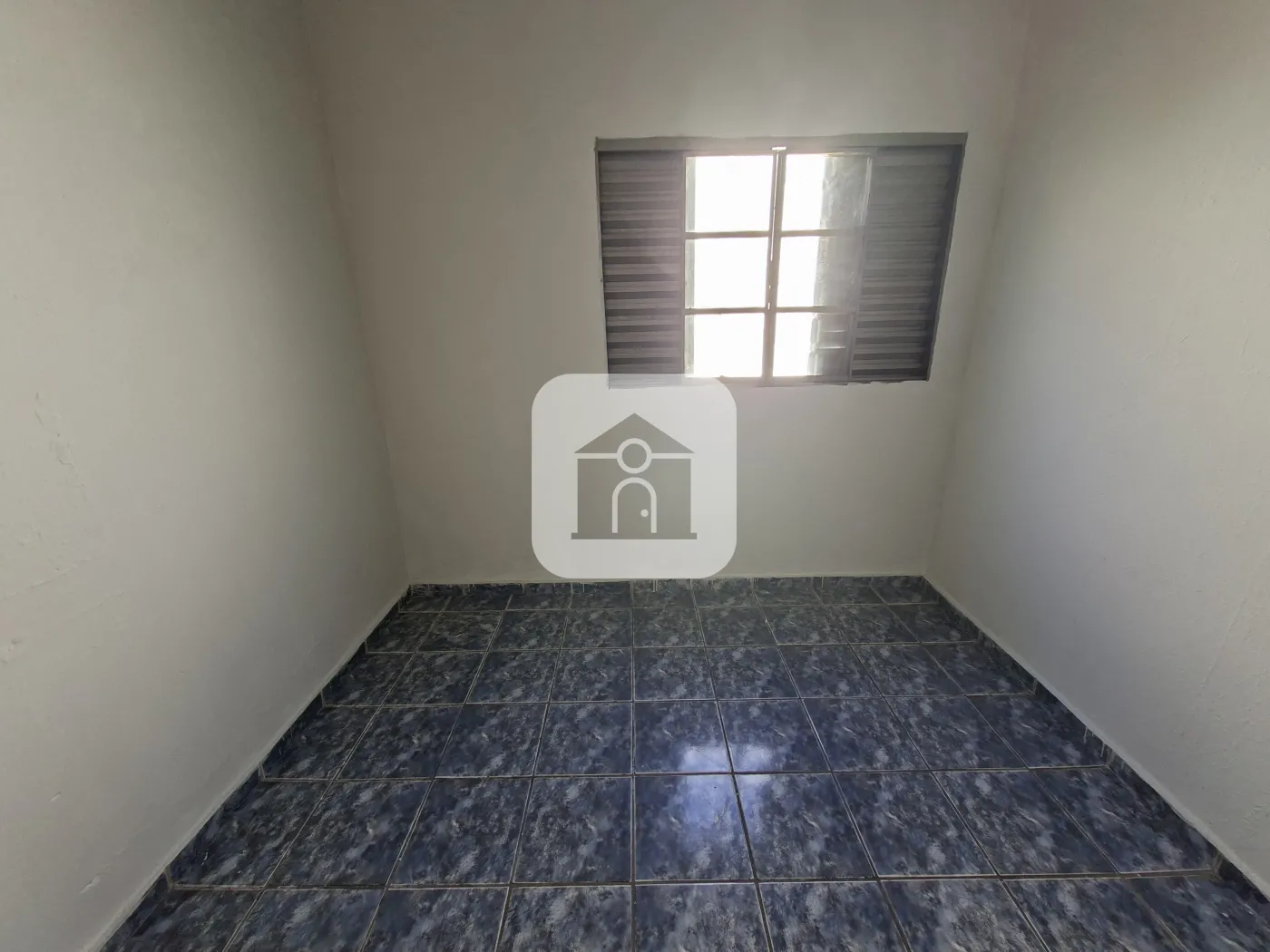 Alugar Casa / Padrão em Uberlândia R$ 1.100,00 - Foto 8