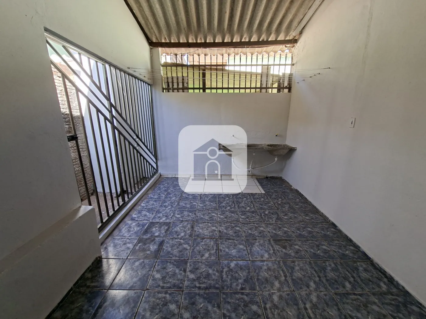 Alugar Casa / Padrão em Uberlândia R$ 1.100,00 - Foto 14