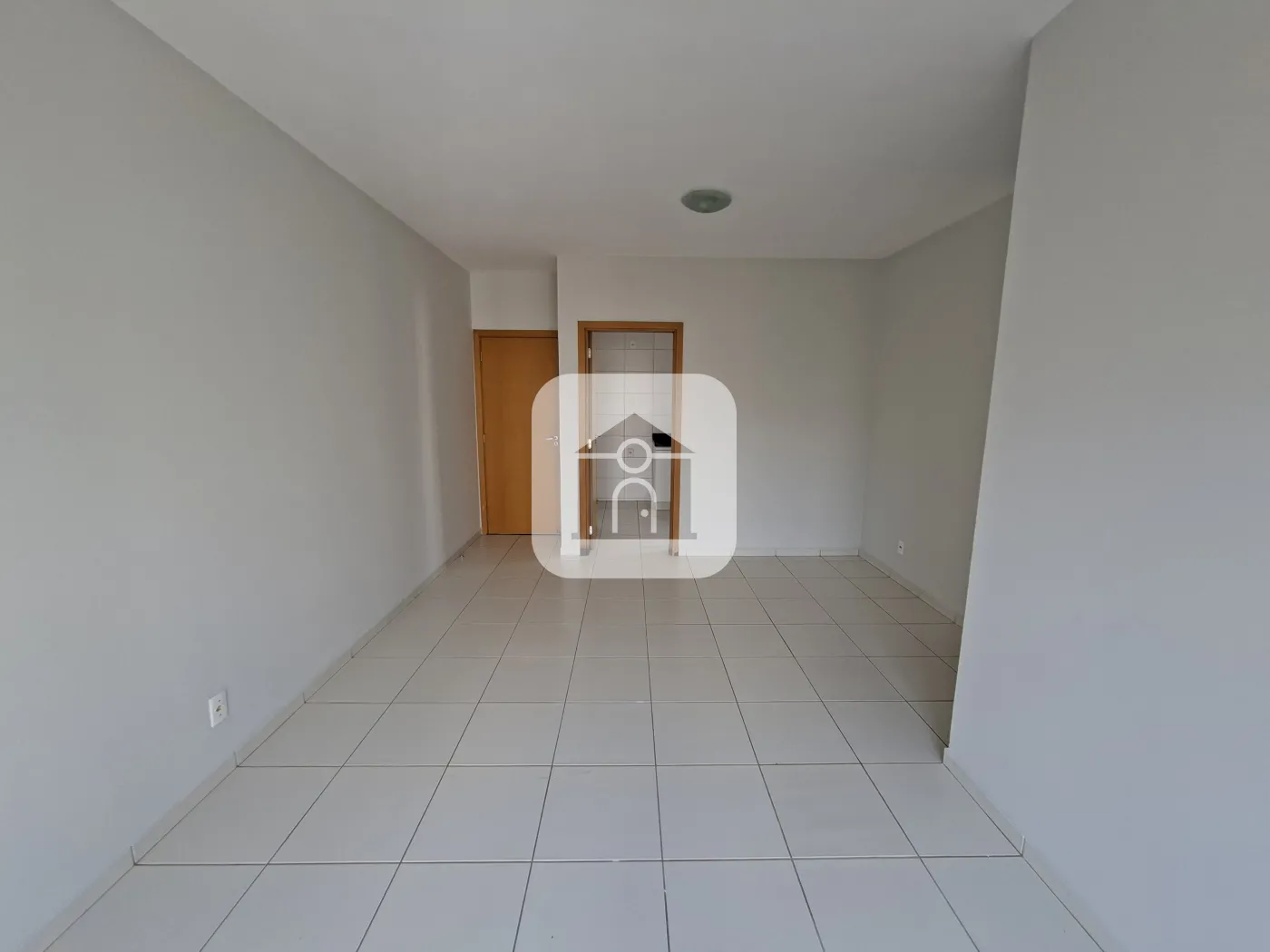 Alugar Apartamento / Padrão em Uberlândia R$ 1.700,00 - Foto 2