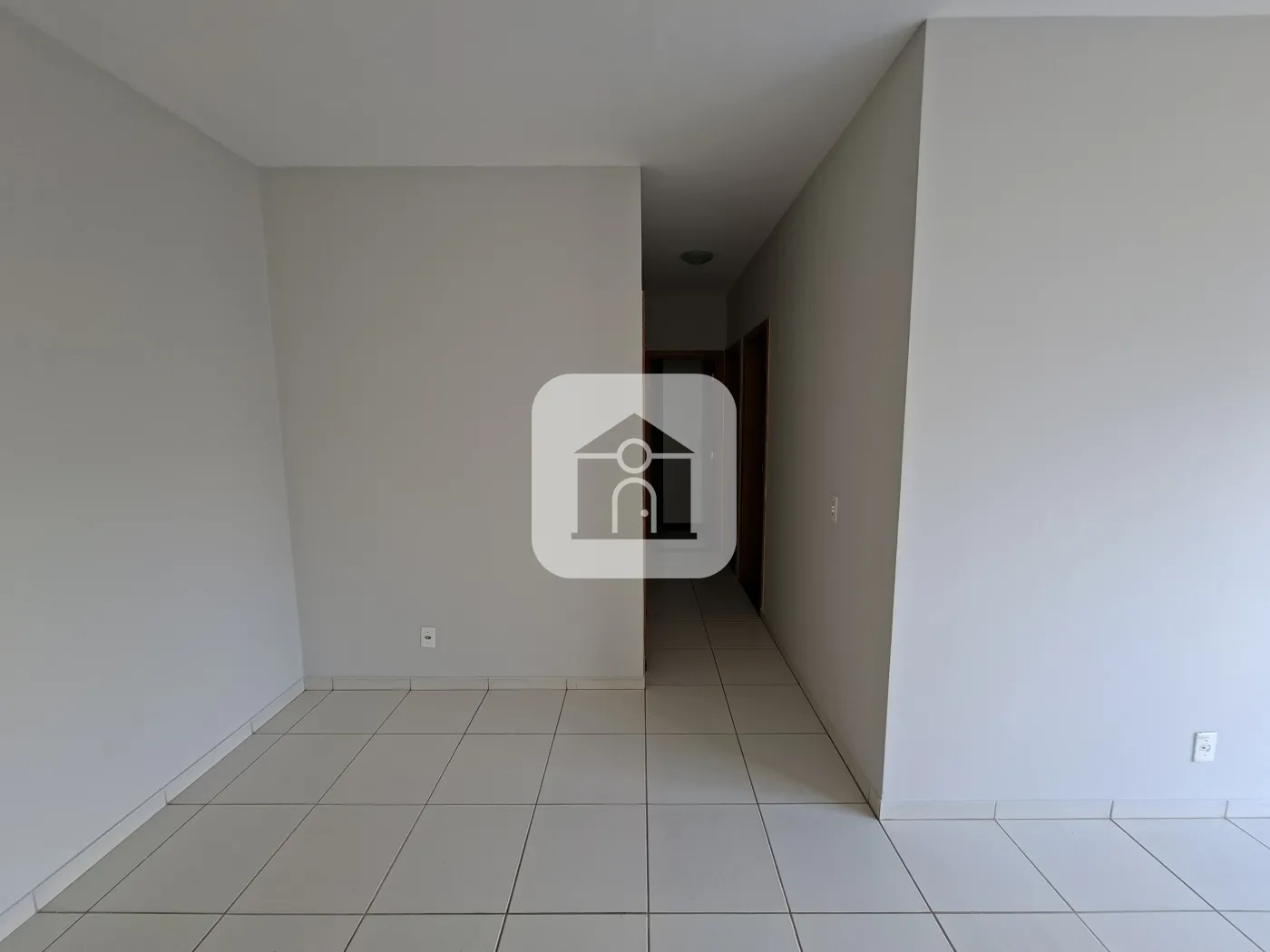 Alugar Apartamento / Padrão em Uberlândia R$ 1.700,00 - Foto 3