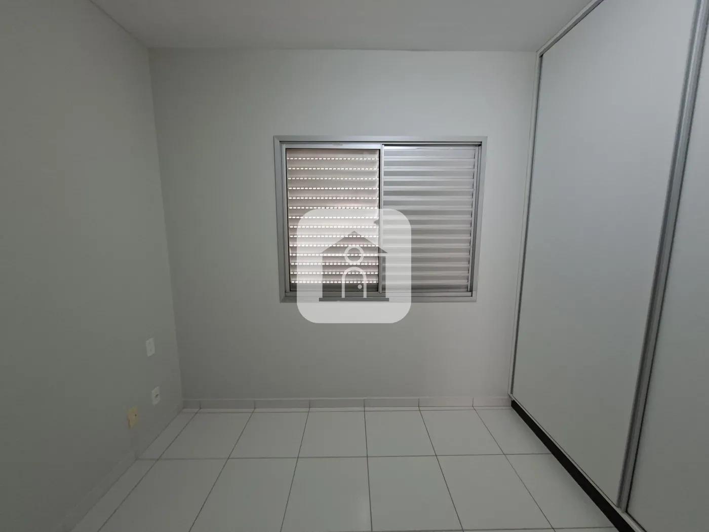 Alugar Apartamento / Padrão em Uberlândia R$ 1.700,00 - Foto 8