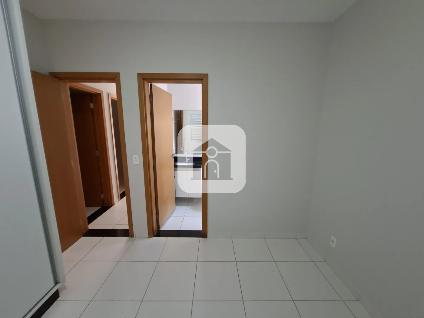 Alugar Apartamento / Padrão em Uberlândia R$ 1.700,00 - Foto 9