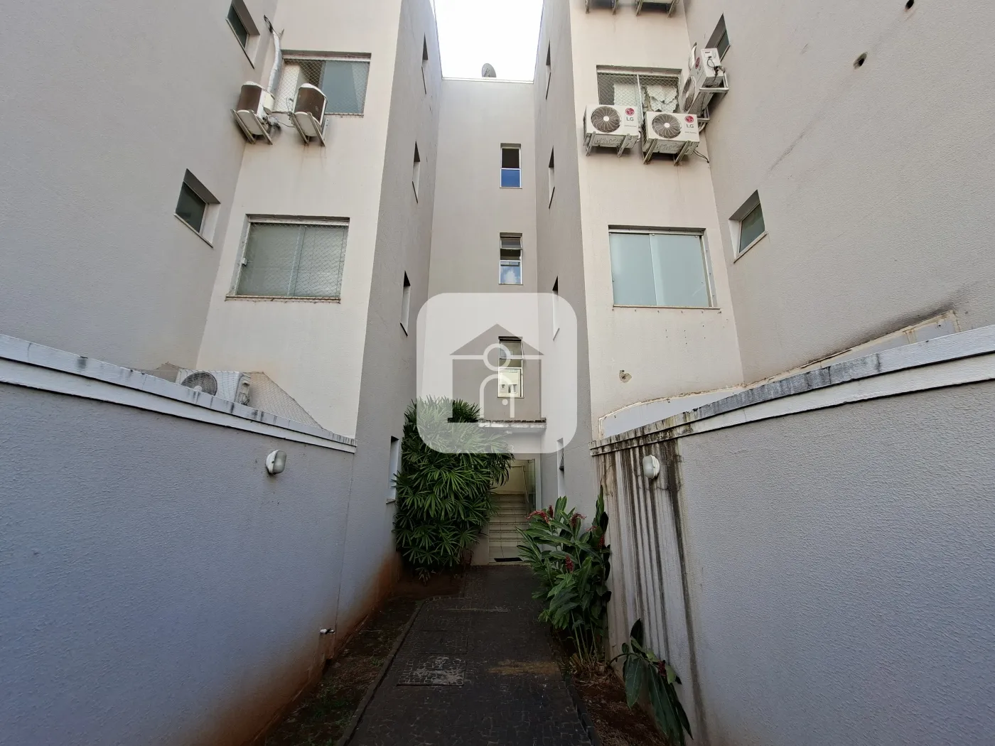 Alugar Apartamento / Padrão em Uberlândia R$ 1.700,00 - Foto 14