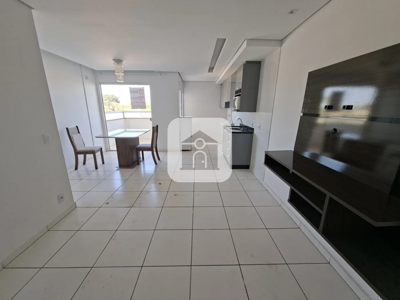 Alugar Apartamento / Padrão em Uberlândia R$ 1.100,00 - Foto 3