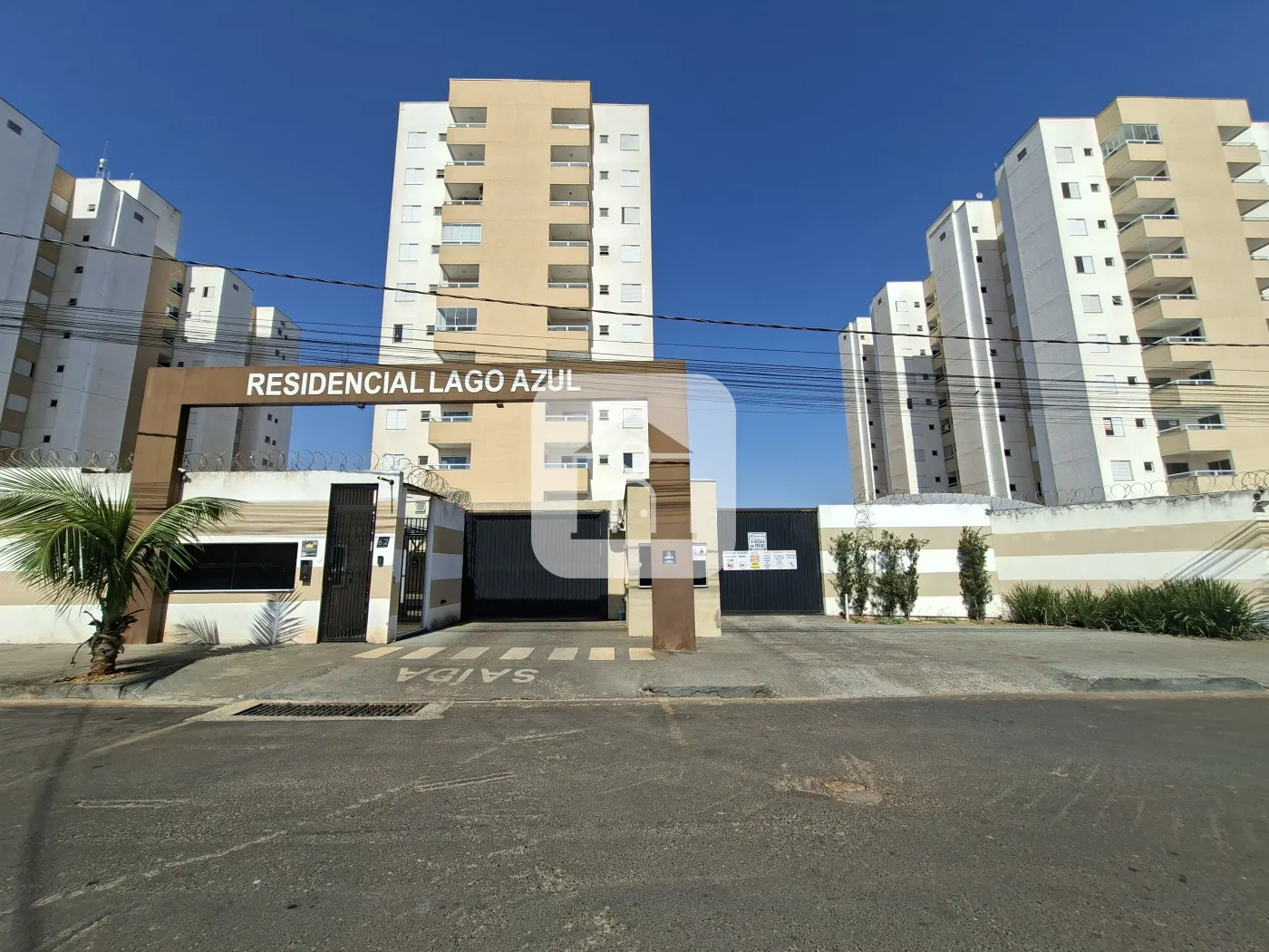 Alugar Apartamento / Padrão em Uberlândia R$ 1.100,00 - Foto 1