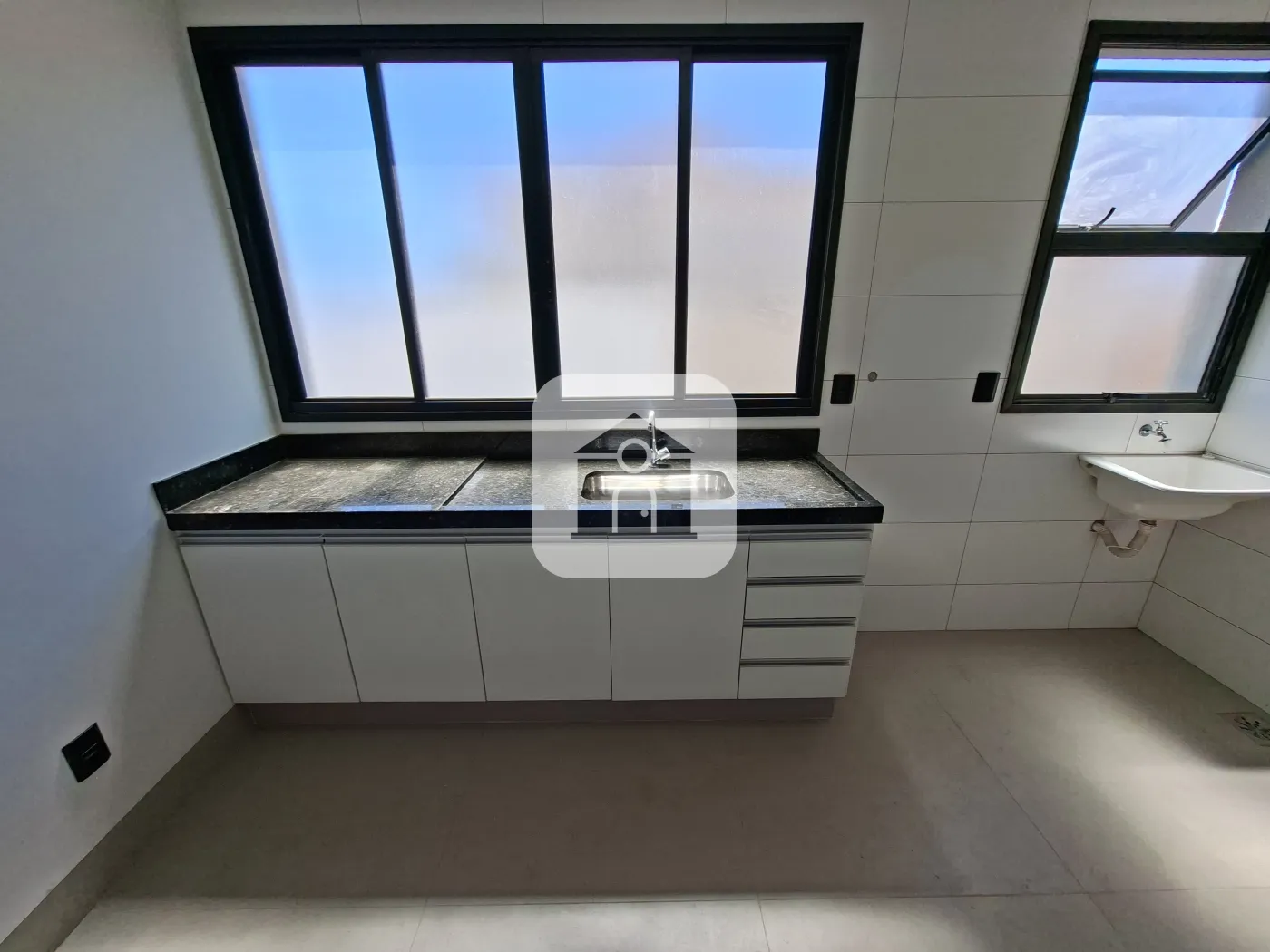 Alugar Apartamento / Padrão em Uberlândia R$ 2.200,00 - Foto 4